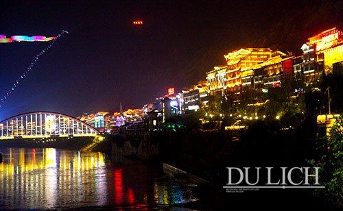Thị trấn Mao Đài đẹp lung linh huyền ảo về đêm